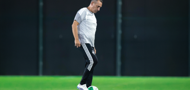 جورجيوس دونيس يواجه تحدياً تاريخياً: هل سيكسر سجلاً حاداً في نهائي كأس الخليج؟