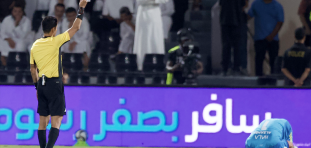 الطرد المباشر لحارس الأهلي: الصانبي يسجل سابقة في دوري روشن