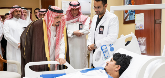 أمير منطقة الرياض يزور المصابين بعد هجوم الحوثيين على مطار الملك خالد: رسالة أمل وشفاء