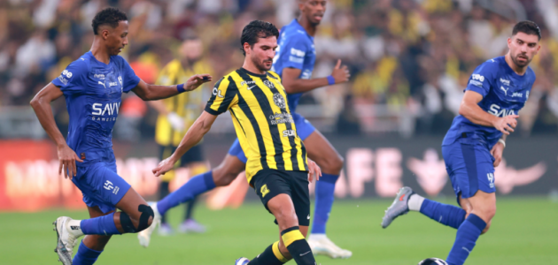 كلاسيكو في صدارة الأرقام: الهلال يظل على قمة التنافس ضد الاتحاد